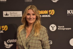 Musical "Ku'damm 59": Maria Furtwängler, Heike Makatsch uvm. - großer Starauflauf bei der Weltpremiere in Berlin! » Ku'damm 59