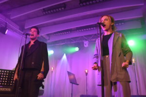 "Musical Monday": Kristin Backes und Christoph Apfelbeck begeistern mit erstklassigem Gesang und viel Humor » Musical Monday