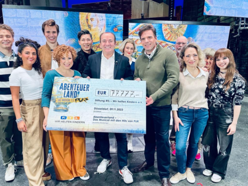 Darsteller von Musical "Abenteuerland" sammeln 77.777 Euro für "RTL - Wir helfen Kindern e.V."