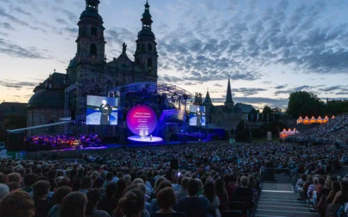 gala-2024-hinter-hohen-klostermauern