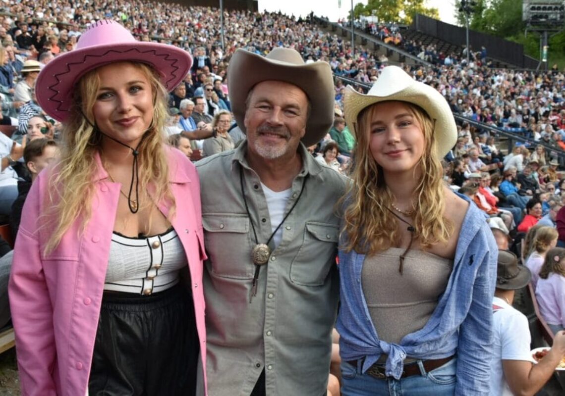 grosse-premiere-von-winnetou-ii-ribanna-und-old-firehand-diese-stars-waren-im-publikum-(5)