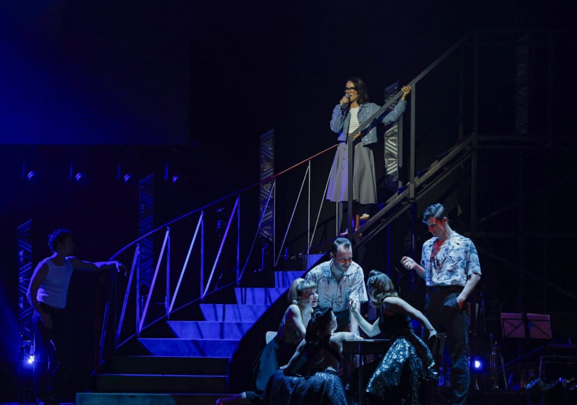 Deutscher Musical Theater Preis 2024 - Die Gala im Theater des Westens in Berlin, am 21.10.2024. 

Die Preisverleihung auf der Bühne im Theater des Westens.

Der Deutsche Musical Theater Preis ist einer der wichtigsten Bühnenpreise Deutschlands und zudem die einzige Auszeichnung für deutschsprachige Musicals, die von Profis an Profis verliehen wird. In 16 Kategorien nominiert die Deutsche Musical Akademie herausragende deutschsprachige Musicalproduktionen aus der Spielzeit 2023/2024 und lobt einen Ehrenpreis aus. Der Deutsche Musical Theater Preis wird am 21. Oktober im Rahmen einer großen Gala im Theater des Westens in Berlin verliehen. Durch den Abend führt Jannik Schümann. Zur Preisverleihung sind zahlreiche prominente Gäste aus Kultur, Politik und Show-Business eingeladen.
Photo: Deutsche Musical Akademie/mmacm.com