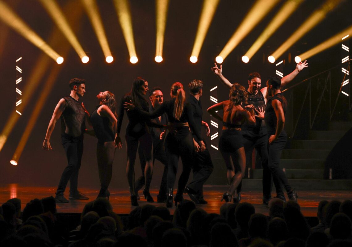 Deutscher Musical Theater Preis 2024 - Die Gala im Theater des Westens in Berlin, am 21.10.2024. 

Die Preisverleihung auf der Bühne im Theater des Westens.

Der Deutsche Musical Theater Preis ist einer der wichtigsten Bühnenpreise Deutschlands und zudem die einzige Auszeichnung für deutschsprachige Musicals, die von Profis an Profis verliehen wird. In 16 Kategorien nominiert die Deutsche Musical Akademie herausragende deutschsprachige Musicalproduktionen aus der Spielzeit 2023/2024 und lobt einen Ehrenpreis aus. Der Deutsche Musical Theater Preis wird am 21. Oktober im Rahmen einer großen Gala im Theater des Westens in Berlin verliehen. Durch den Abend führt Jannik Schümann. Zur Preisverleihung sind zahlreiche prominente Gäste aus Kultur, Politik und Show-Business eingeladen.
Photo: Deutsche Musical Akademie/mmacm.com