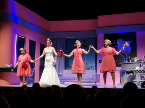 Musical-Revue "Höchste Zeit!": Urkomische Unterhaltung im Schlosspark Theater Berlin!