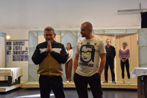 Peter Plate & Ulf Leo Sommer verraten, was sie an Musicals lieben, wie "Ku'damm 59" wird und deuten Zukunftspläne an