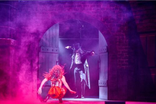 screenshot-2024-06-20-at-18-01-23-alexander-klaws-lehrt-im-musical-jekyll-&-hyde-in-darmstadt-den-zuschauern-das-fuerchten