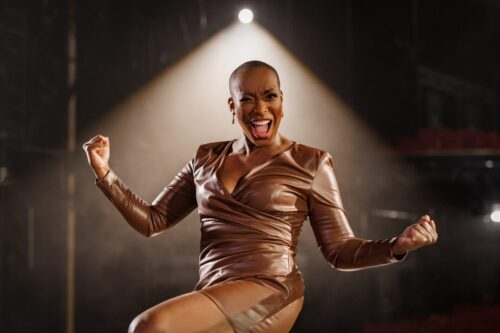 STAGE ENTERTAINMENT: 
TINA - Das Musical
Die Neue alternierende Haupdarstellerin Aisata Blackman in der Rolle der TINA auf der Bühne im Stage Theater Operettenhaus  in Hamburg. 
Hamburg im Februar 2022.

Photo: Morris Mac Matzen, Photography/mmacm.com für STAGE ENTERTAINMENT

###Verwendung honorarfrei im Zusammenhang mit redaktioneller Berichterstattung zu Stage Entertainment’s Musical ‚TINA‘ im Stage Operettenhaus in Hamburg. Jegliche Verwendung nur nach Absprache mit Stage Entertainment.###