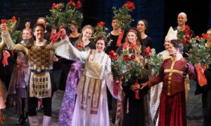 Neuinszenierung von "Die Päpstin": Überragende Premiere in Hameln mit einer brillierenden Verena Mackenberg! » Die Päpstin